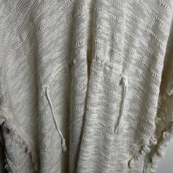 L Space Washed Ashore Knit Fringed Swimsuit Cover Up Poncho One Size - Picture 9 of 10